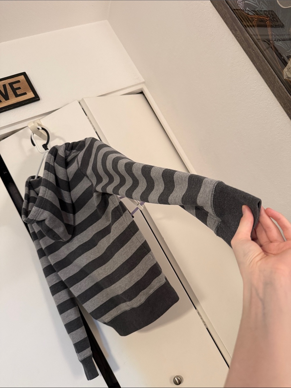 Brandy Melville John Galt ‘regular fit’ Striped hoodie - Picture 8 of 9